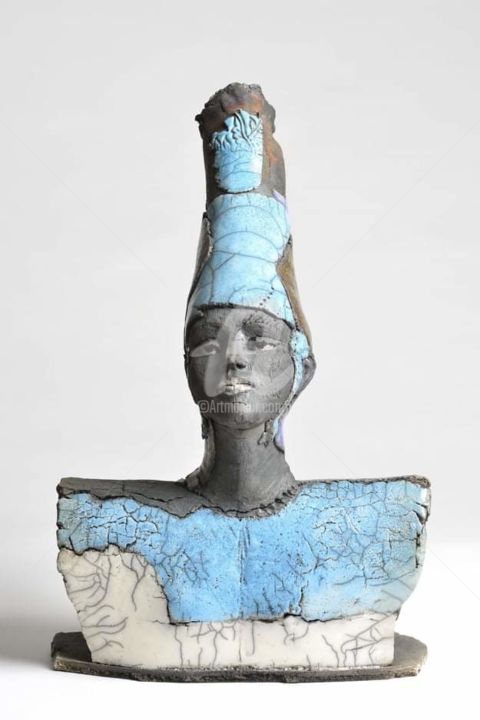 Scultura intitolato "Magic Hat" da Gaby Pühmeyer, Opera d'arte originale, Terracotta