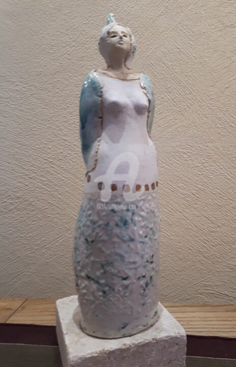 Sculpture titled "Girl (White with Bi…" by Gaby Pühmeyer, Original Artwork, Ceramics