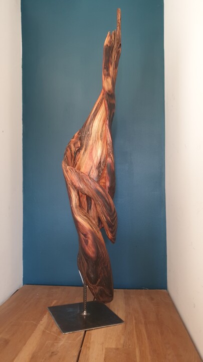 Skulptur mit dem Titel "La flamme" von Gaël Maryn, Original-Kunstwerk, Holz