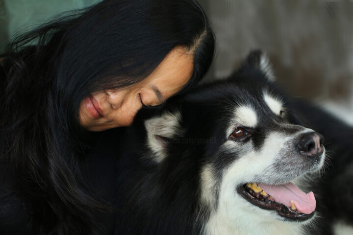 Photographie intitulée "She and her lovely…" par Gai Yu, Œuvre d'art originale, Photographie numérique