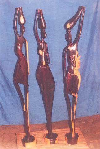 Sculpture intitulée "femmes portant une…" par Berty, Œuvre d'art originale
