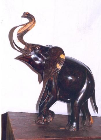 Sculpture intitulée "éléphant d'afrique" par Berty, Œuvre d'art originale