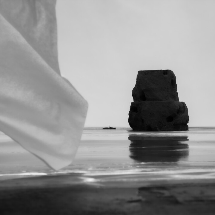 Photographie intitulée "La voile blanche" par Gaspard De Gouges, Œuvre d'art originale, Photographie numérique