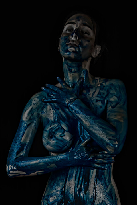 Photographie intitulée "State in blue" par Gelu Stanculescu, Œuvre d'art originale, Photographie numérique