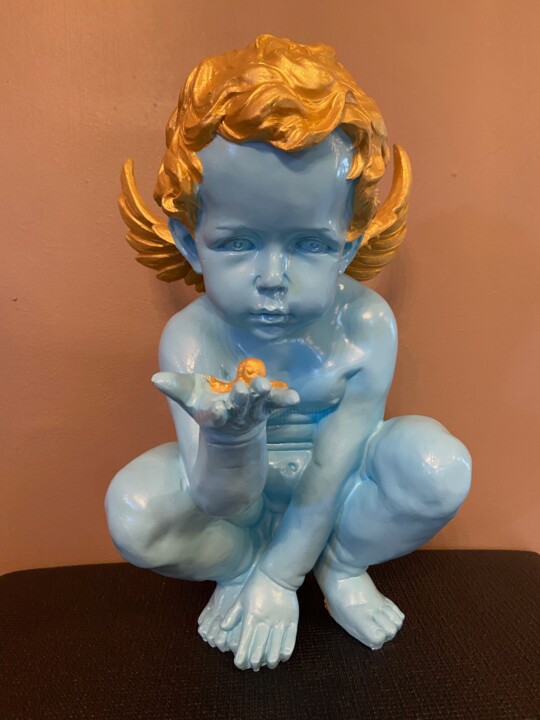 Sculpture intitulée "Blue Golden Angel C…" par Genedieve, Œuvre d'art originale, Bombe aérosol