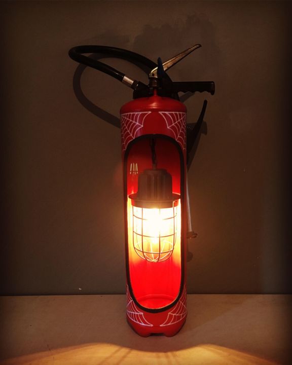 Design intitulée "Lampe extincteur" par Geo Cauchois, Œuvre d'art originale, Métaux Monté sur Métal