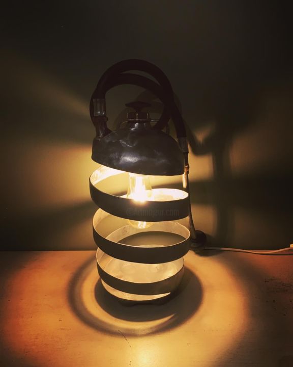 Design intitulée "Lampe extincteur sp…" par Geo Cauchois, Œuvre d'art originale, Luminaire