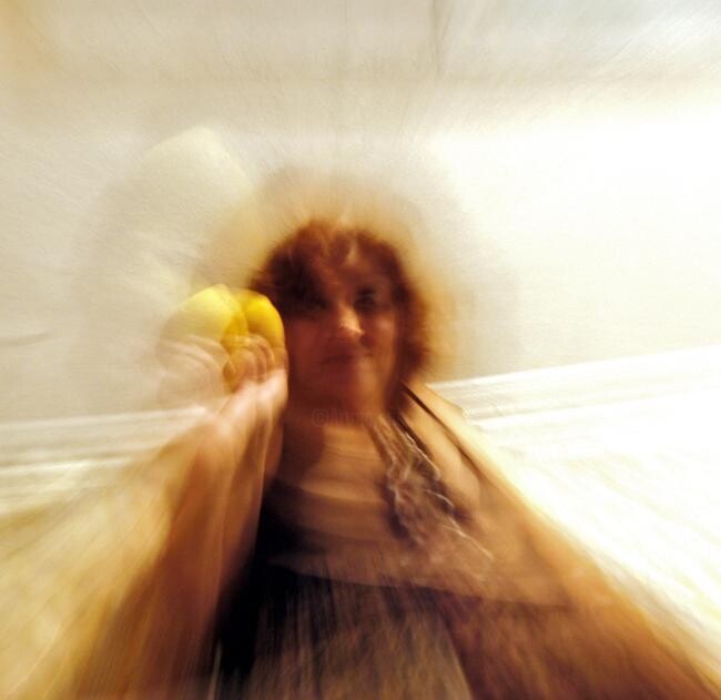 Photographie intitulée "Anto con limone" par Georges Duhamel, Œuvre d'art originale