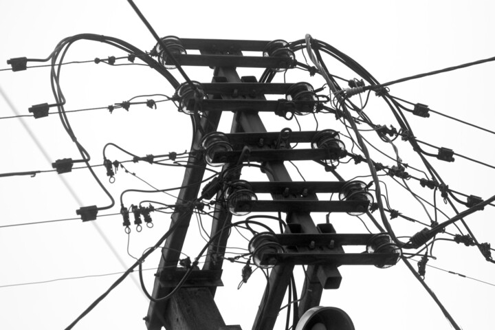 Photographie intitulée "Vieux pylône électr…" par Georges Lievre, Œuvre d'art originale, Photographie numérique