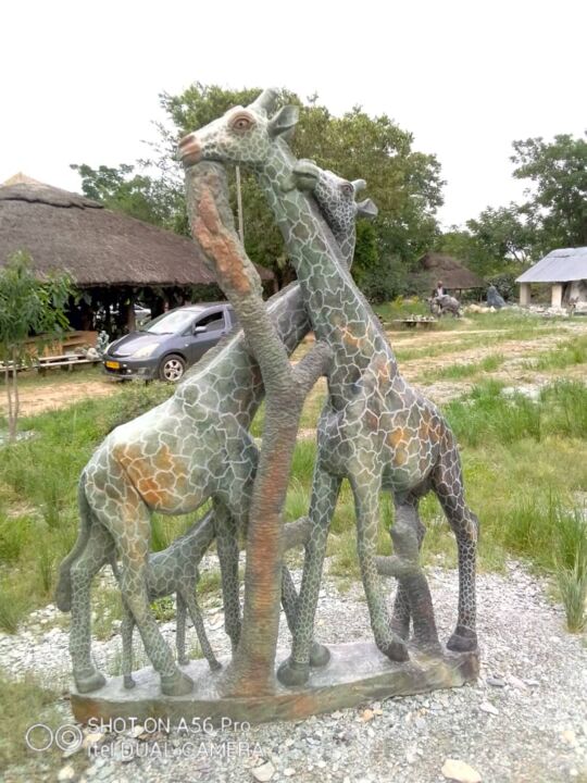 Sculpture intitulée "Giant Giraffes Ston…" par Gerald Runyanga, Œuvre d'art originale, Pierre