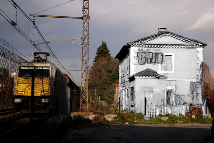 Photographie intitulée "habitat ville" par Gerard Jeanjean, Œuvre d'art originale