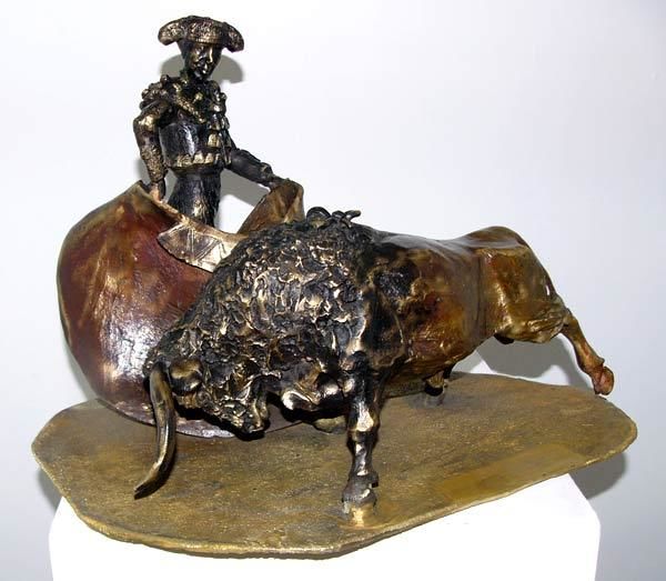 Skulptur mit dem Titel "Toro al Delantal Vi…" von German Garcia Cardona, Original-Kunstwerk