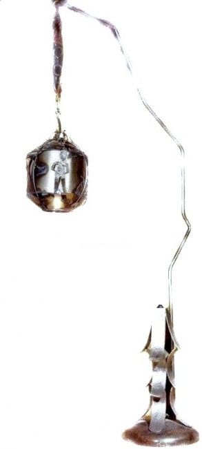 Skulptur mit dem Titel "Lampe" von Ghezzi, Original-Kunstwerk, Metalle