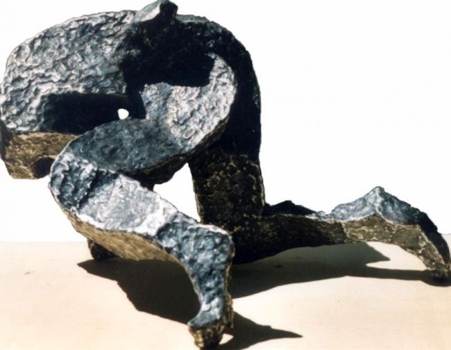 Sculpture titled "Gambe" by Ghezzi, Original Artwork, Metals