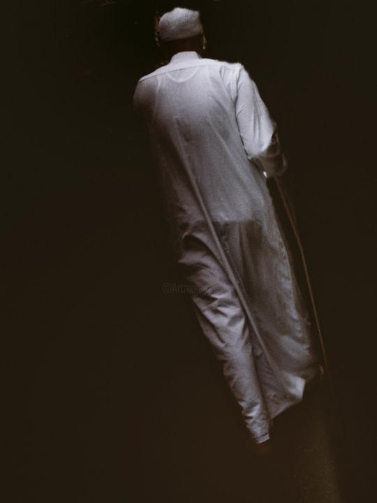 摄影 标题为“White Man Walking” 由Maura Ghiselli, 原创艺术品