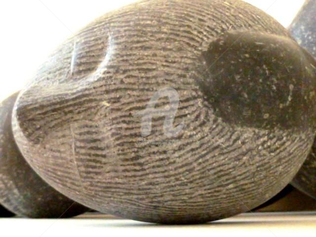 Скульптура под названием "papou en petit gran…" - Ghislaine Van Groeningen, Подлинное произведение искусства, Камень