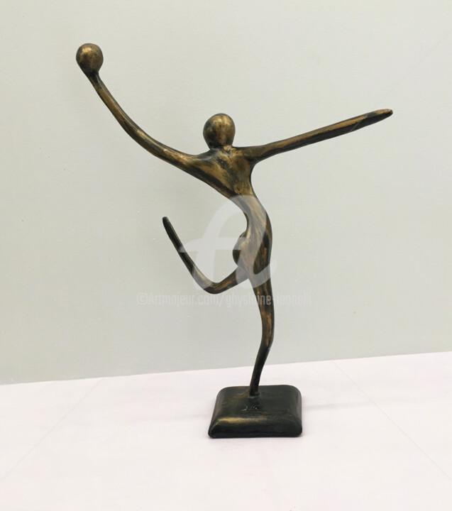 Скульптура под названием "Sport flow 001" - Ghyslaine Leonelli, Подлинное произведение искусства, Смола