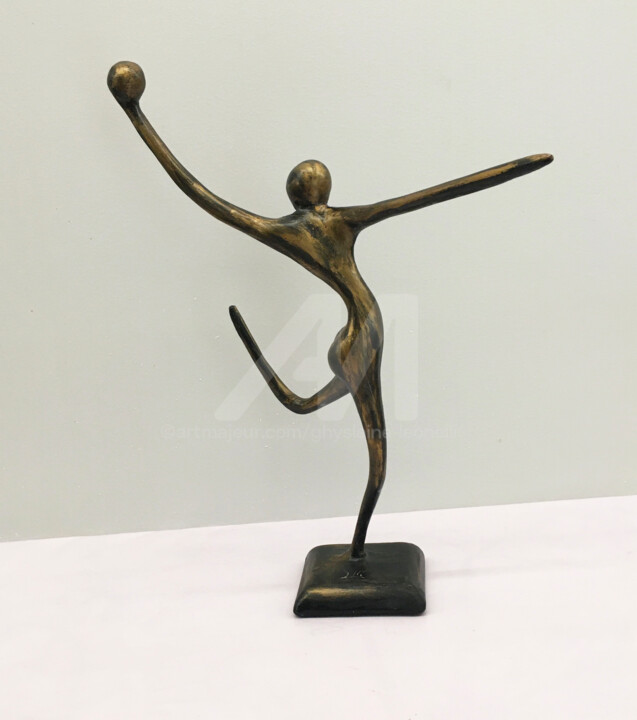 Scultura intitolato "Sport flow 001" da Ghyslaine Leonelli, Opera d'arte originale, Resina