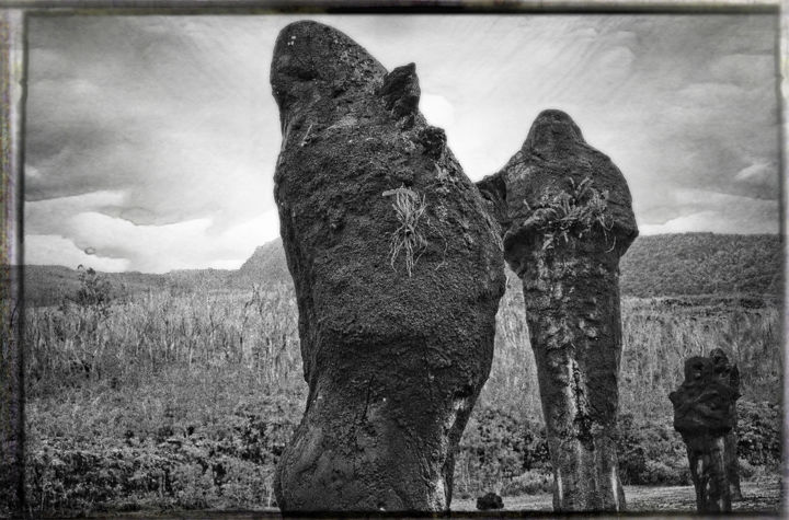 Fotografia intitolato "Guetteurs du volcan…" da Gilles Dumur, Opera d'arte originale, fotografia a pellicola