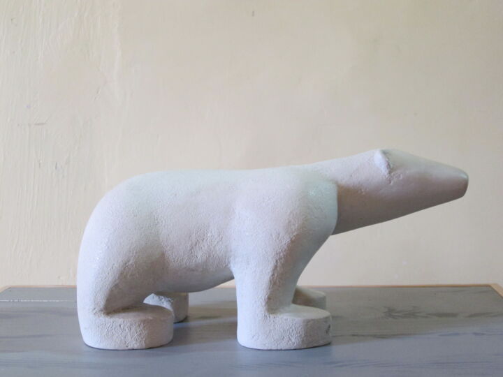 Sculpture titled "Petit ours blanc" by Gilles Quere, Original Artwork, Clay