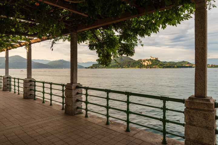 Fotografia intitolato "Pergola terrace on…" da Giovanni Appiani, Opera d'arte originale, Fotografia digitale