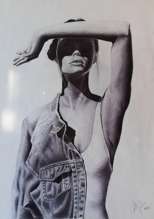 图画 标题为“Woman with jacket” 由Giulio Latino, 原创艺术品, 圆珠笔 安装在木板上