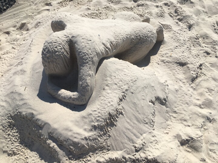 Skulptur mit dem Titel "Vergänglichkeit" von Graustein, Original-Kunstwerk, Sand