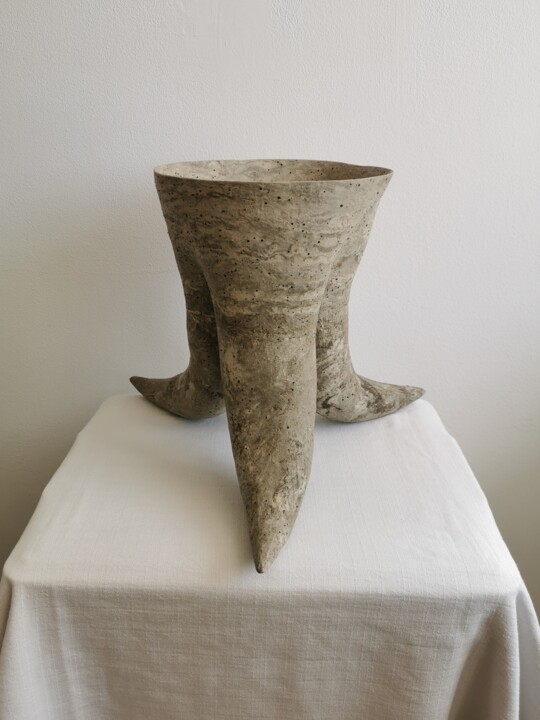 Γλυπτική με τίτλο "The ThreeHorn Cup -…" από Grazia Compagnino, Αυθεντικά έργα τέχνης, Πηλός