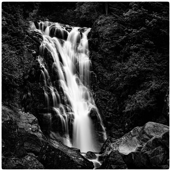 Photography titled "Cascata" by Graziano Alghisi, Original Artwork, Digital Photography
