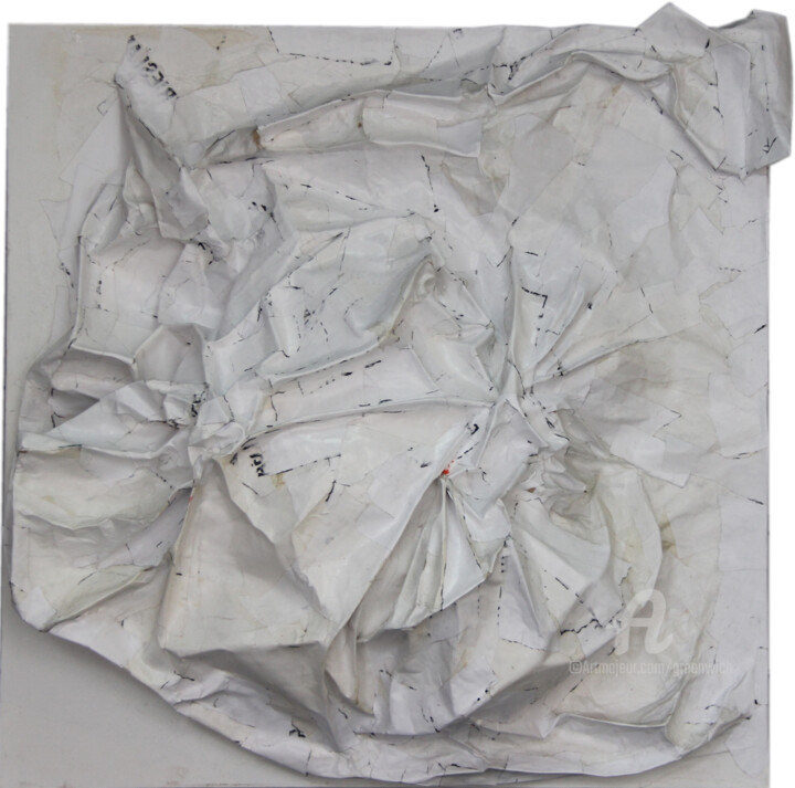 Sculpture titled "Chrysalide 2 (Etoil…" by Sylvie Penet, Original Artwork, Paper maché Mounted on Wood Stretcher frame