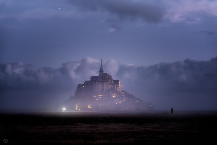 Fotografie getiteld "Mont dans la brume" door Grégory Dolivet, Origineel Kunstwerk, Digitale fotografie