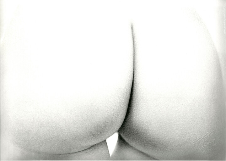 Photographie intitulée "" Les fesses ... (B…" par Grégory Dreyfus, Œuvre d'art originale, Photographie argentique Monté sur…