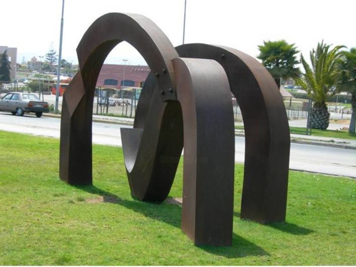 Sculpture titled ""TRASLACIÓN"" by Gricelda López, Original Artwork, Metals
