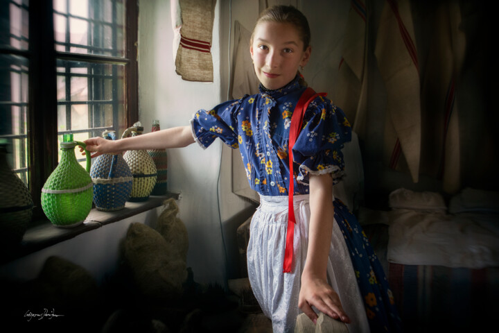 Fotografie getiteld "Hungarian girl in a…" door Grigore Roibu, Origineel Kunstwerk, Niet gemanipuleerde fotografie