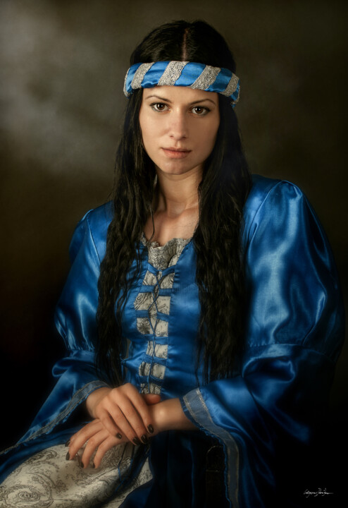 Fotografie getiteld "Girl with the blue…" door Grigore Roibu, Origineel Kunstwerk, Digitale fotografie