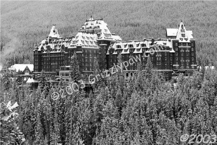 Photographie intitulée "Banff Springs Hotel" par Grizzlypaw, Œuvre d'art originale,
