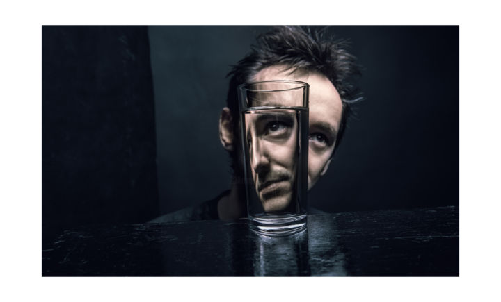 Fotografia intitolato ""Through the glass"" da Pavel Grozberg, Opera d'arte originale, Fotografia digitale
