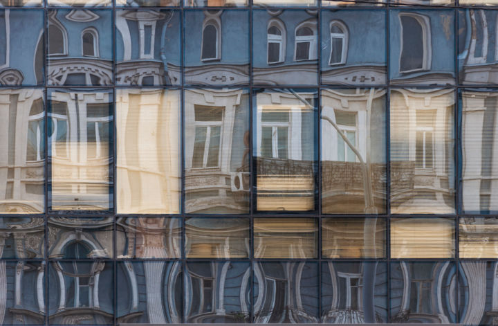Fotografia intitolato "distorting windows" da Ievgen Gubareni, Opera d'arte originale