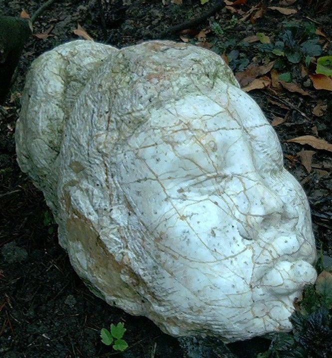 Scultura intitolato "Asian woman's head" da Günter Hubert Winterscheid, Opera d'arte originale, Pietra