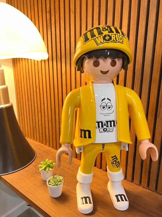 Скульптура под названием "Playmobil XXL Tribu…" - Guillaume Anthony, Подлинное произведение искусства, Аэрограф