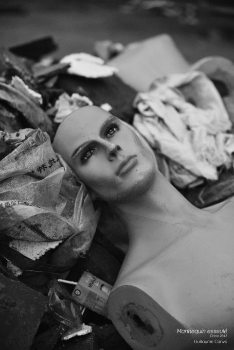 Fotografía titulada "Mannequin ésseulé" por Guillaume Canva (.cG.), Obra de arte original, Fotografía digital