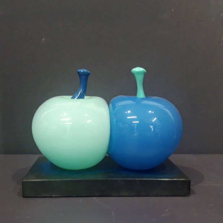 Scultura intitolato "Deux Pommes, bleues" da Guillaume Werle, Opera d'arte originale, Vetro