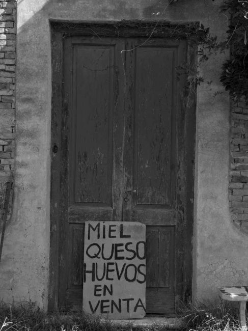 Fotografia intitulada "puerta del almacen" por Guille Traverso, Obras de arte originais, Fotografia Não Manipulada