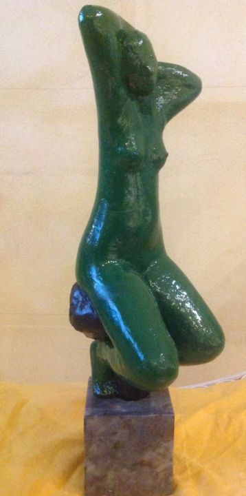 Sculpture intitulée "donna che si tocca…" par Felice Vatteroni, Œuvre d'art originale, Béton