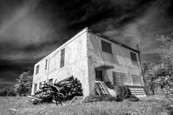 Photography titled "Abandoned 2" by Gwendolyn Roth, Original Artwork, Digital Photography