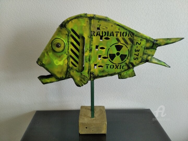 Sculpture intitulée "Fukushima fish" par Hakaro, Œuvre d'art originale, Métaux