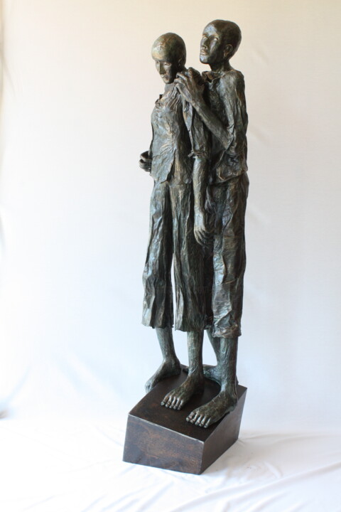 Skulptur mit dem Titel "présences" von Betty Hanns, Original-Kunstwerk, Papier maché
