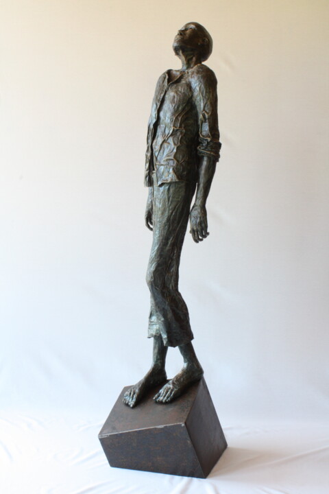 Sculpture titled "présence 16" by Betty Hanns, Original Artwork, Paper maché