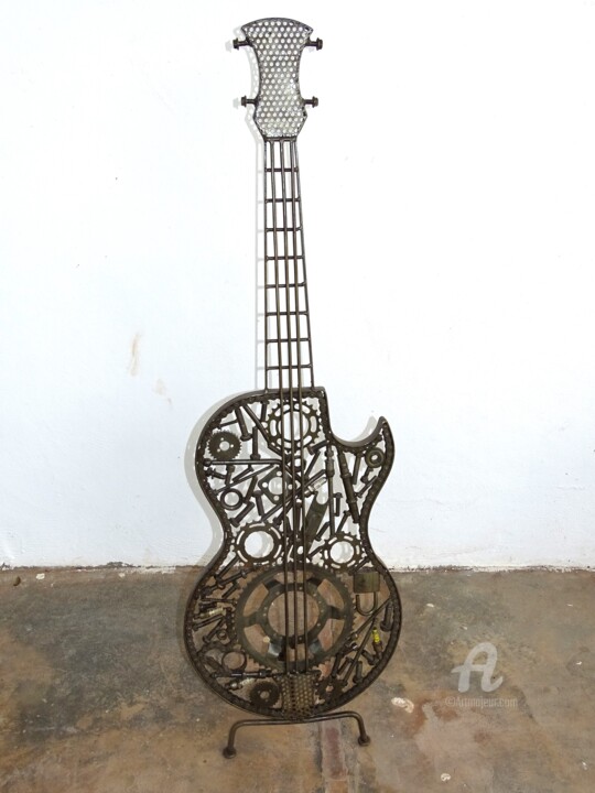 Sculpture intitulée "Guitare" par Hassan Laamirat, Œuvre d'art originale, Métaux