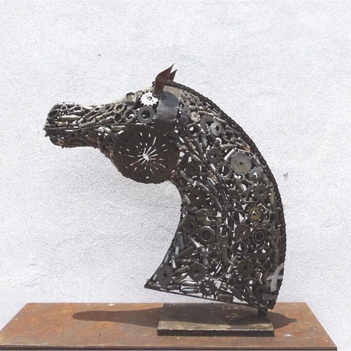 Scultura intitolato "Sculpture Tête Chev…" da Hassan Laamirat, Opera d'arte originale, Metalli